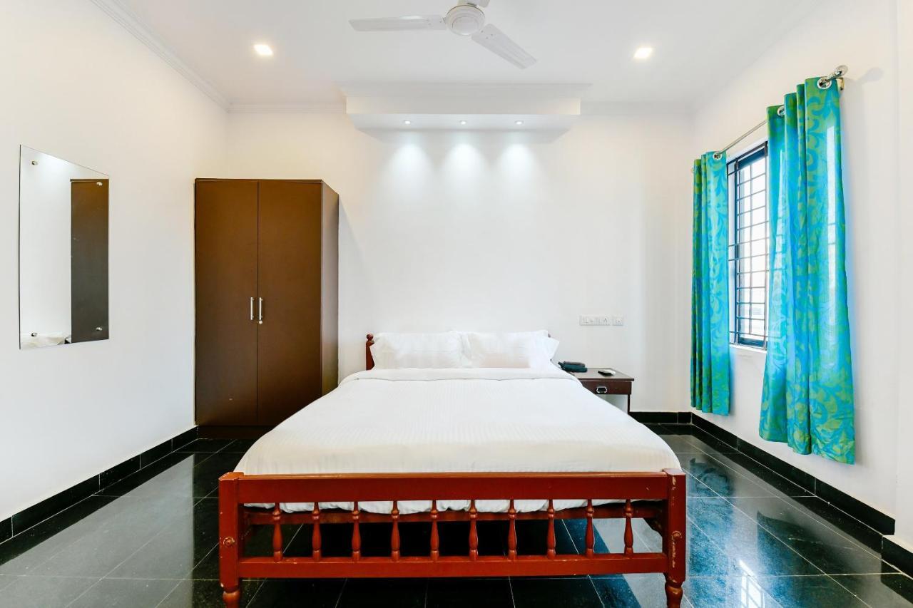 Spot On 39480 Vattekad Tourist Home Kakkanad Exterior foto