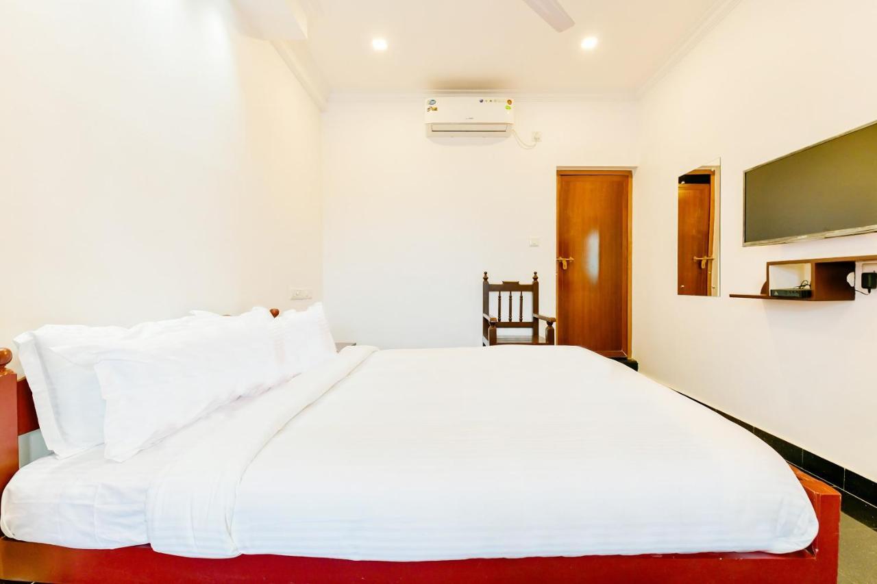 Spot On 39480 Vattekad Tourist Home Kakkanad Exterior foto