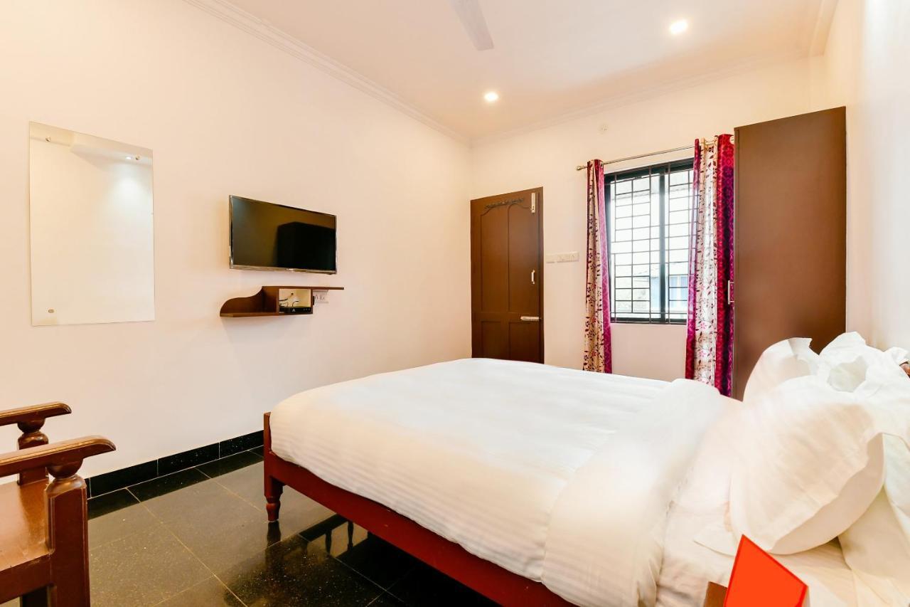 Spot On 39480 Vattekad Tourist Home Kakkanad Exterior foto
