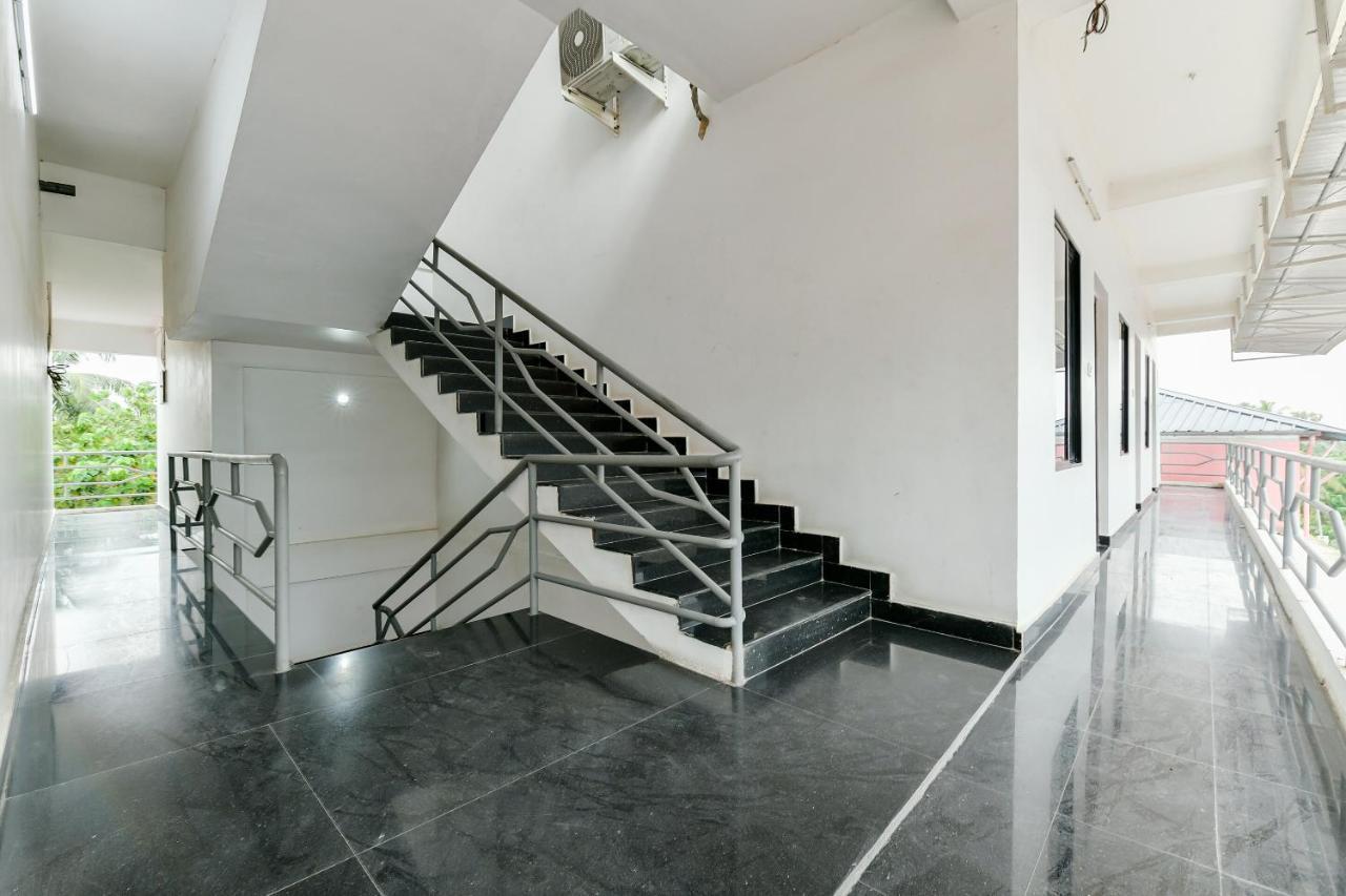 Spot On 39480 Vattekad Tourist Home Kakkanad Exterior foto