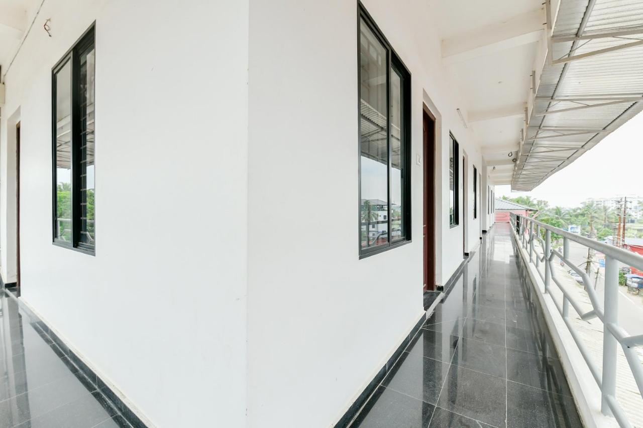 Spot On 39480 Vattekad Tourist Home Kakkanad Exterior foto